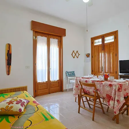 Casa Giglio 1 Dx A 200 Mt Dalla Di Scala Di Furno Porto Cesareo Holiday home